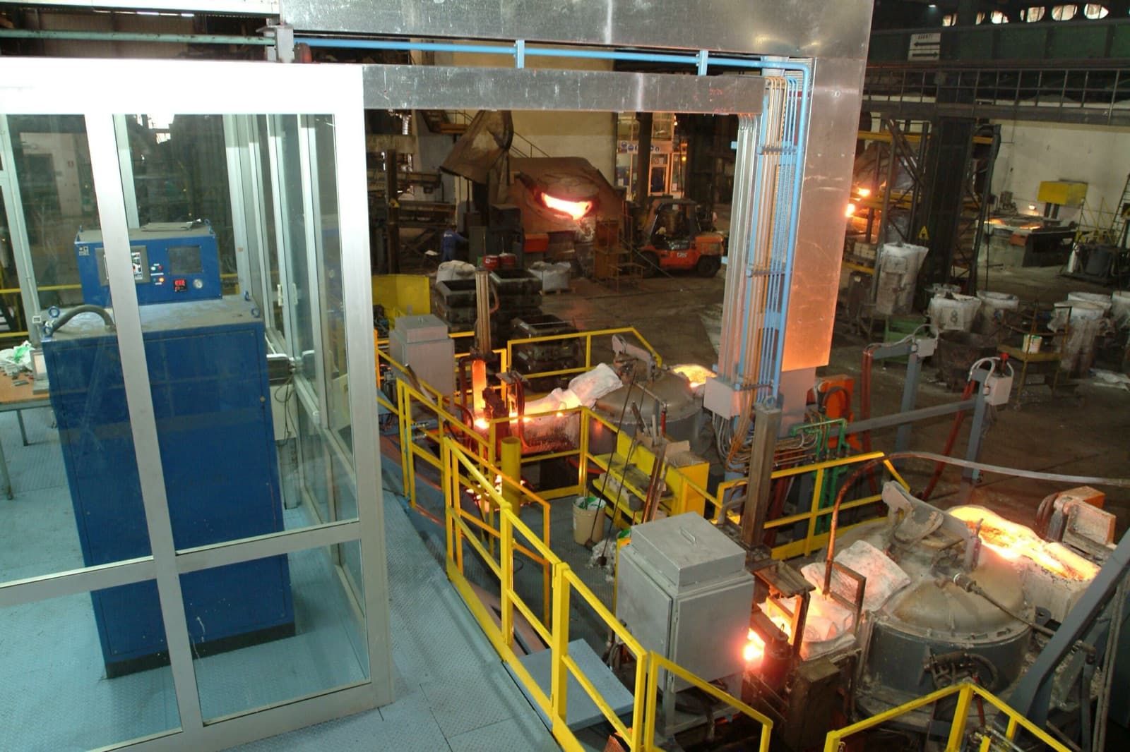 CIME operator control cabin overlooking the CAP pour line, OPTICAL pour control