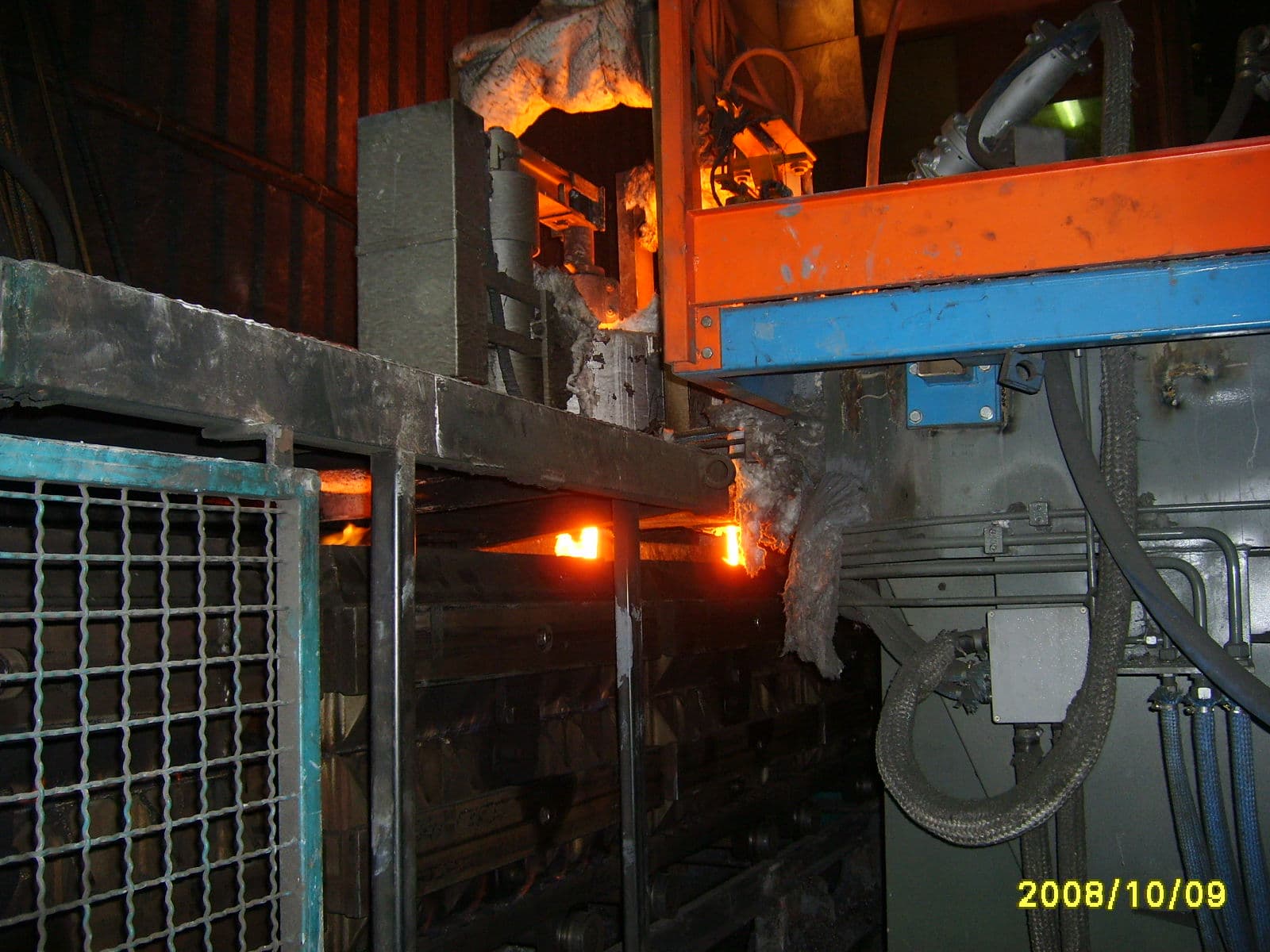 Bibecco double-spout press-pouring furnace, two pour streams from one bath