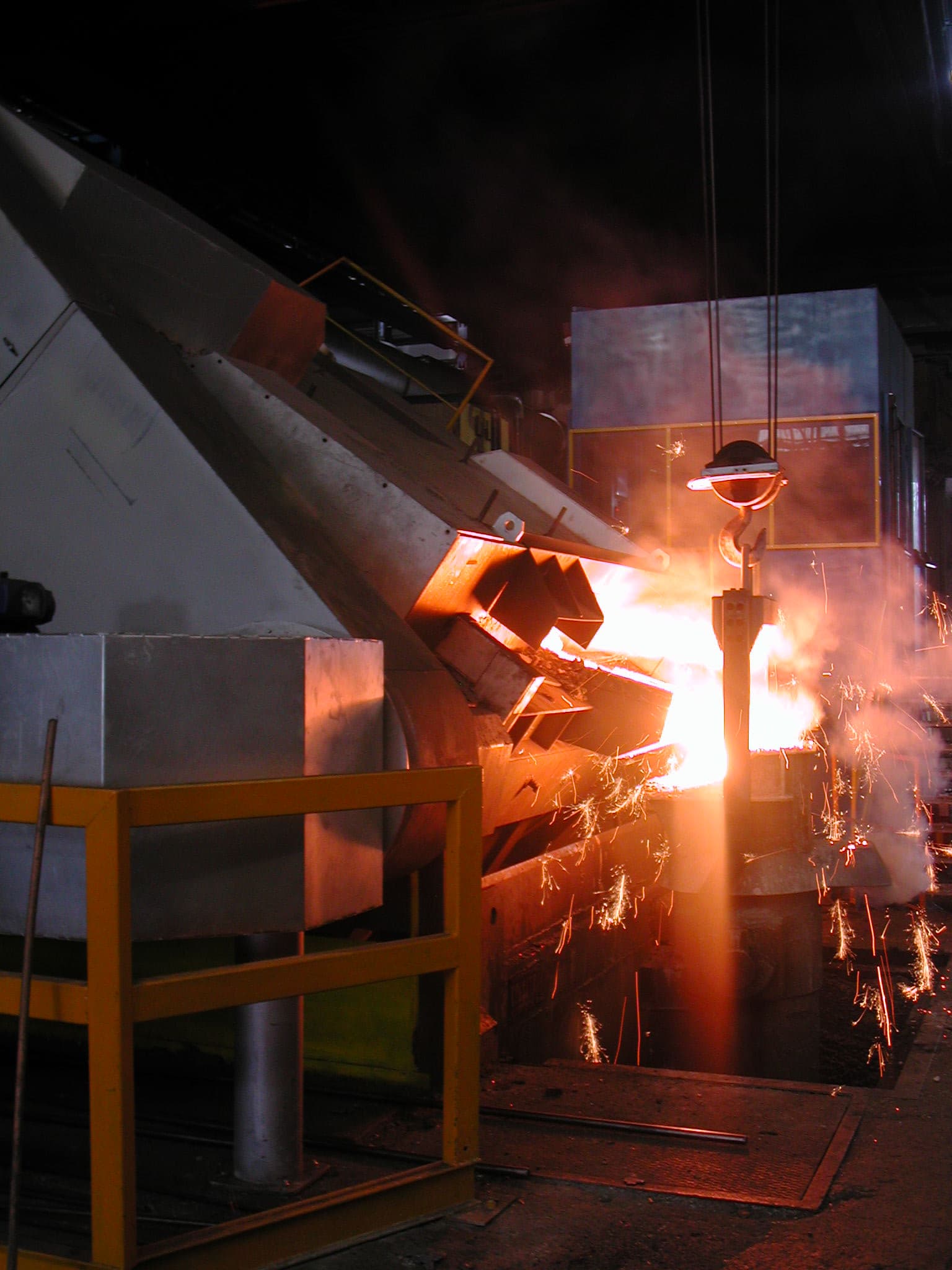 High-power CIME coreless furnace tapping molten metal into a ladle
